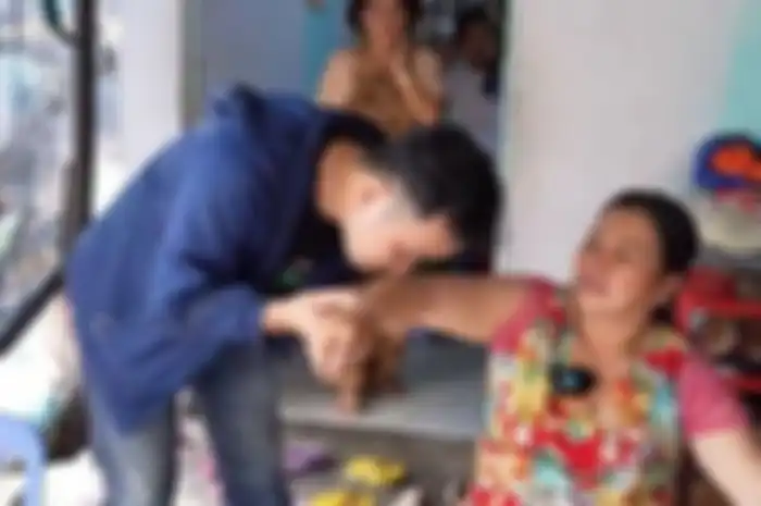 Dang Thi Tuoi mengeklaim bisa mengeluarkan aroma bunga alami dari kulitnya. 