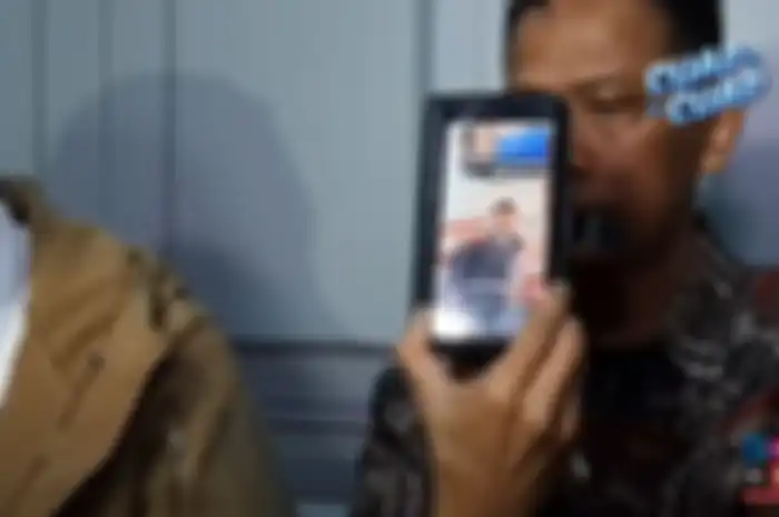 Doddy Sudrajat memperlihatkan video yang diduga isinya mencemarkan nama baiknya