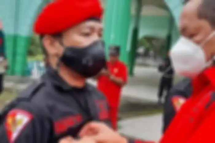 Foto tampang satgas PDIP itu sudah terbesar luas di media sosial. Akun sosial media pemilik perusahaan mentereng ini juga sudah diketahui.