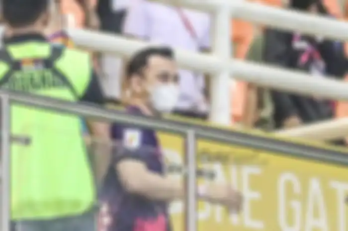 Chairman RANS Cilegon FC, Raffi Ahmad, nampak menghadiri saat timnya bertanding dalam semifinal Liga 2 2021 di Stadion Pakansari, Bogor, Jawa Barat, 27 Desember 2021.