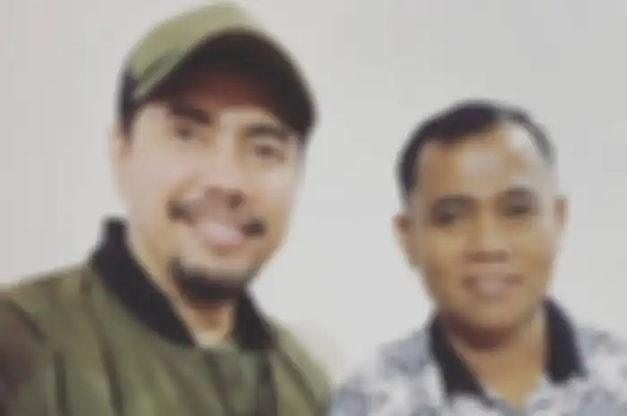 Rasa penasaran netizen terjawab melalui foto Sunan Kalijaga bareng mertua Vannessa Angel yang diunggah di media sosial.