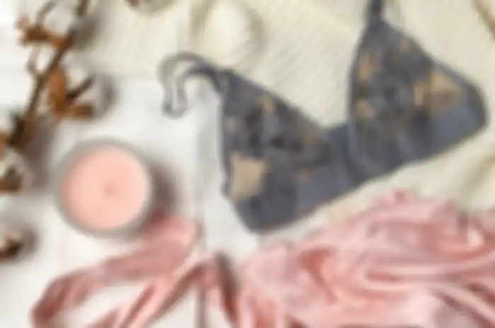 Ilustrasi lingerie untuk hadiah istri.