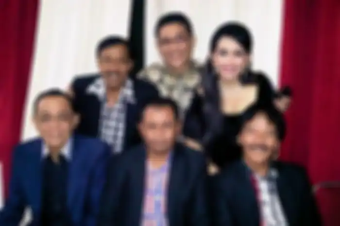 Kini, guru lawak Eko Patrio, Ali Nurdin (kanan) menyusul kepergian sahabatnya itu ke alam baka. 