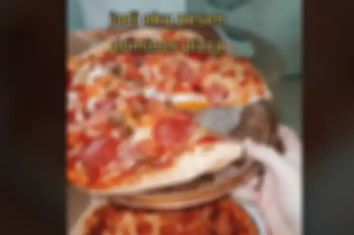 Pesan pizza dapat tatakannya