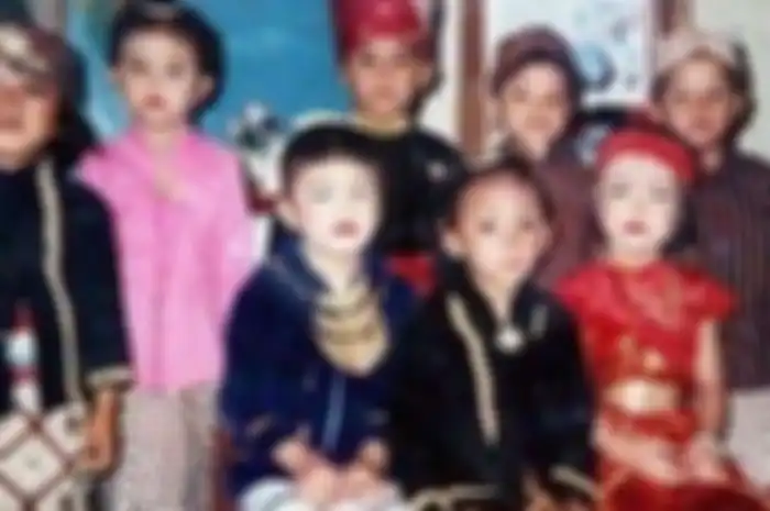 Potret masa kecil Sandra Dewi