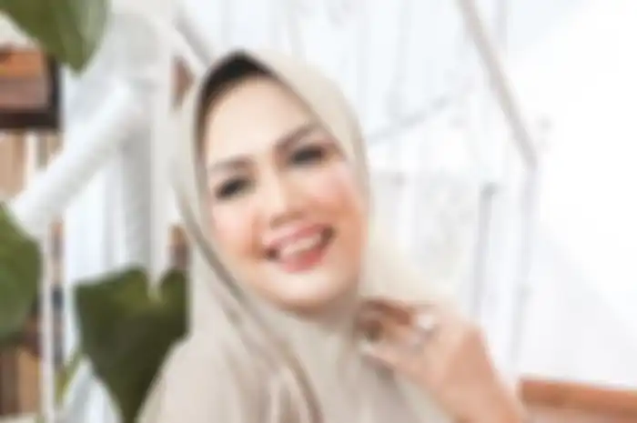 Elly Sugigi