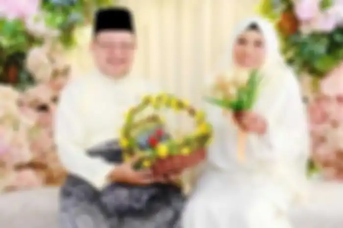 Pernikahan Rohayah Abdullah dan suami, Abdul Rahim Mohd Nor. 