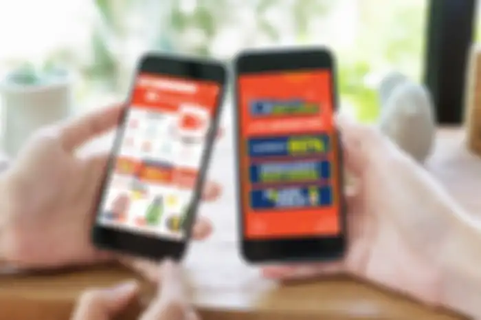 Ilustrasi belanja online di Shopee dengan aturan Biaya Layanan Rp 1.000/ transaksi yang mulai berlaku pada tanggal 23 Oktober 2022.