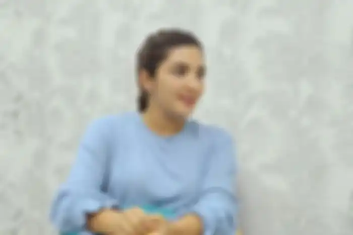 Ashanty berbincang dengan Raditya Dika