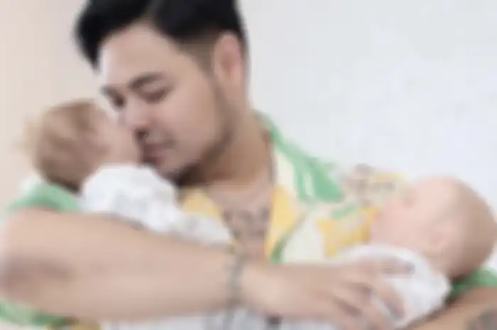 Ivan Gunawan sudah tak punya spirit doll lagi. Boneka arwah yang dianggap anaknya itu telah dihibahkan. Ternyata ini alasan Igun.