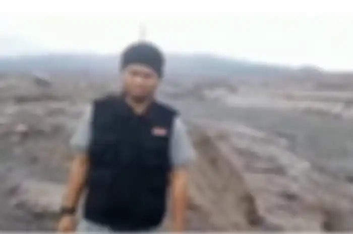 Foto tampang pria yang sengaja menendang sesajen Gunung Semeru itu berasal dari tangkapan layar video viral di media sosial.