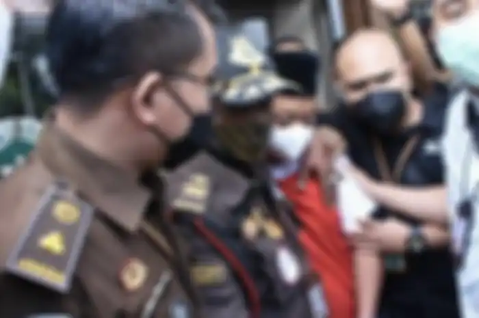 Dalam sidang, jaksa sudah menuntut Herry Wirawan dengan hukuman mati. Selain itu, ustaz cabul itu dituntut hukuman kebiri kimia.