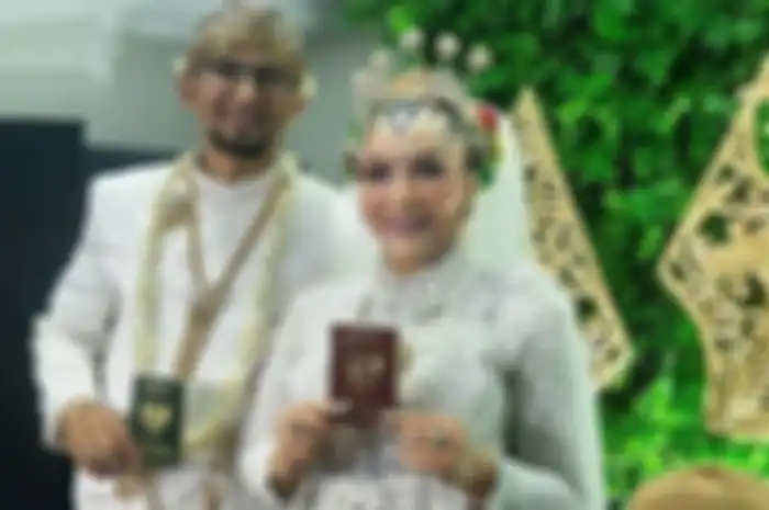 Roro Fitria dan suami
