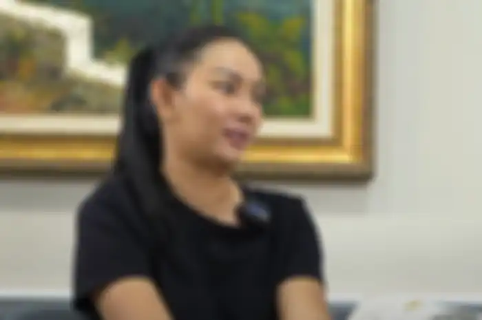 Kalina Ocktaranny dituduh sering dibelikan barang mewah saat jadi istri Vicky Prasetyo.