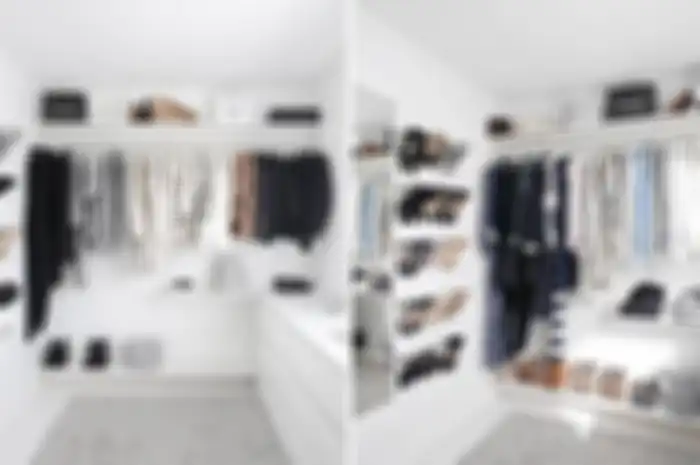Ilustrasi walk-in closet di ruang mungil. 