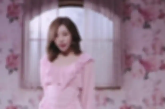 Wheein Mamamoo di video klip Make Me Happy