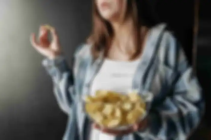 Keripik adalah salah satu jenis camilan yang banyak digemari karena tekstur renyah dan rasanya yang gurih.