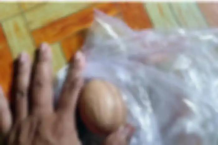 Pedagang di Banjarnegara temukan telur ayam ada guratan mirip lafaz Allah.