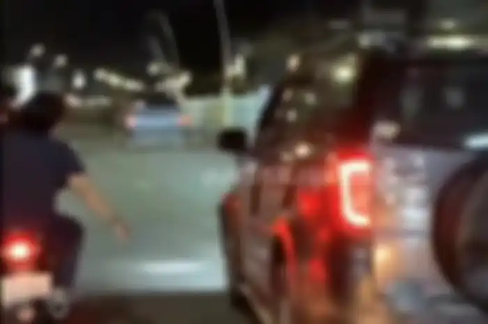 Nekat pecahin kaca pakai balok kayu, saksi ungkap sosok pelaku pengeroyokan lansia yang dituduh maling Toyota Rush di Cakung