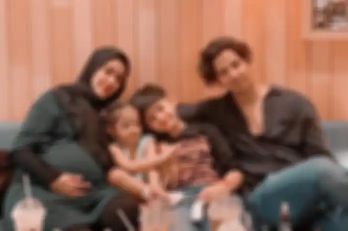 Keluarga Fairuz A Rafiq dan Sonny Septian.