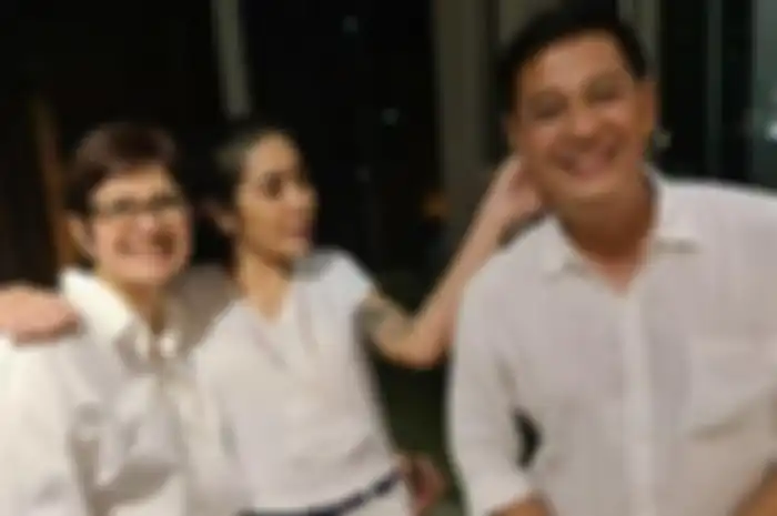 Nurul Arifin menjelaskan penyebab kematian putri sulungnya, Maura Magnalia. Fot jenazah putri Nurul Arifin bikin nyesek sahabatnya.