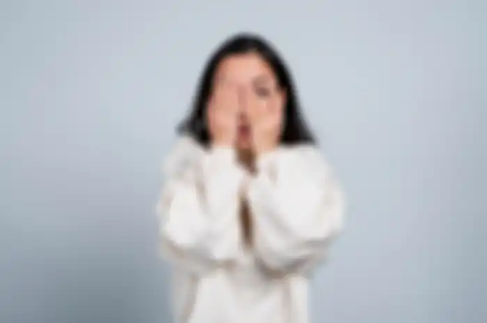 Dalam bahasa Inggris takut disebut dengan afraid, frightened, atau fear.