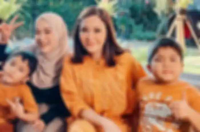 Maia Estianty dan Ririe Fairus serta anak-anaknya