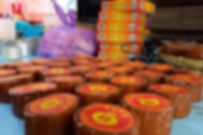 Deretan kue keranjang yang telah dikemas dan siap dipasarkan, di rumah produksi kue keranjang milik Sulistyowati di Jalan Tegal Panggung, Kota Yogyakarta, Kamis (20/1/2022). 