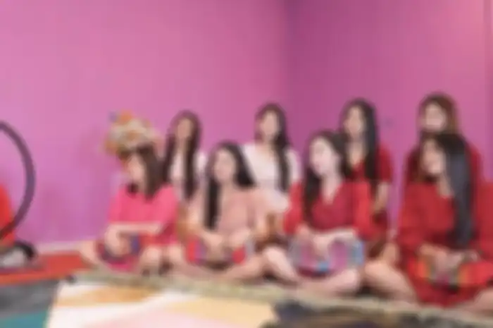 Ong Dam Soro bersama 8 istrinya