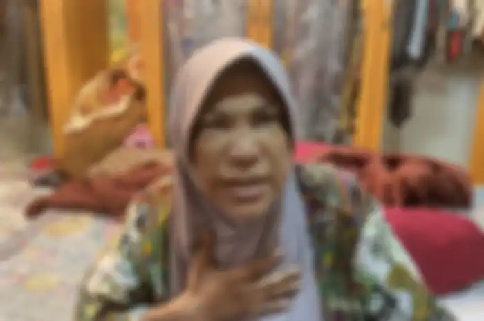 Kerabat bantah kabar Dorce Gamalama koma di rumah sakit.