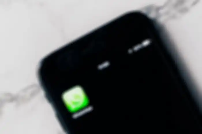 Cara membuat tulisan unik di WhatsApp tanpa aplikasi.