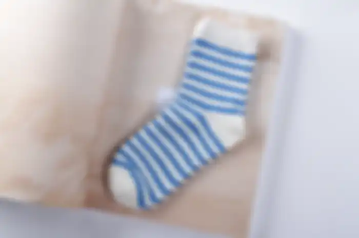 Cara membersihkan noda pada kaus kaki