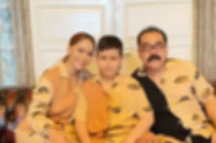 Inul Daratista dan keluarga 