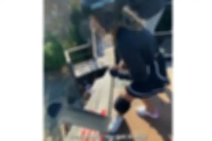 Sky Brown diajarin Tony Hawk meluncur di mega ramp pertama kali
