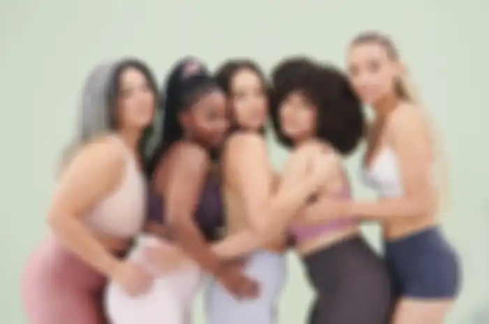 Tren fashion yang mendukung body positivity.