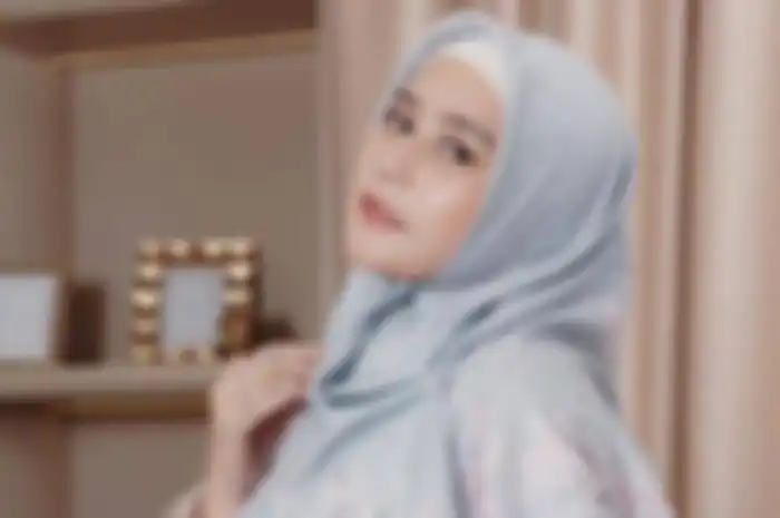 Prilly Latuconsina berhijab