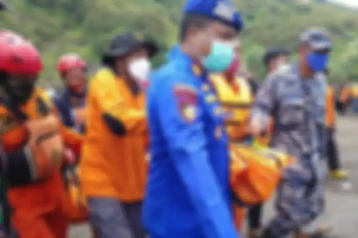 Korban yang terseret ombak di Pantai Payangan ditemukan, Minggu (13/2/2022).