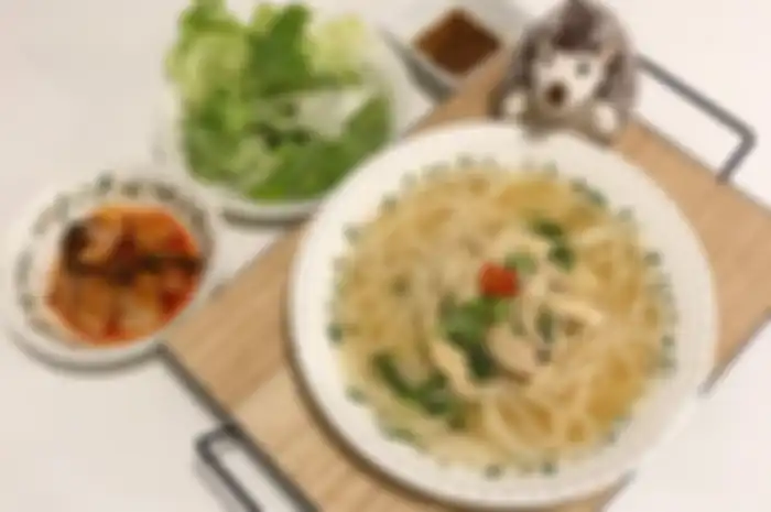 Dak kalguksu adalah sup dengan bahan utama mie gandum dan ayam