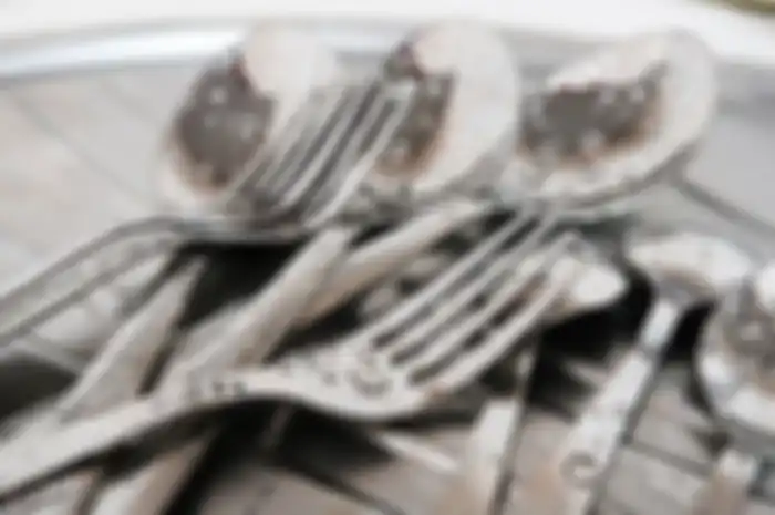 Bikin sendok dan garpu yang kusam jadi kinclong lagi  dengan bahan 3 bahan dapur ini