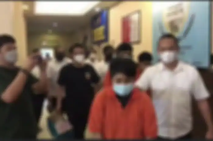 Foto tampang Lelih Mawalih yang menjadi dalang pembunuhan Fiky Firlana jadi sorotan. Ternyata punya harta dari bisnis ini. 