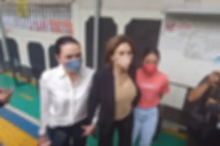 Nikita Mirzani dan Loly menyambangi Pengadilan Negeri Jakarta Selatan pada Selasa (15/2/2022)
