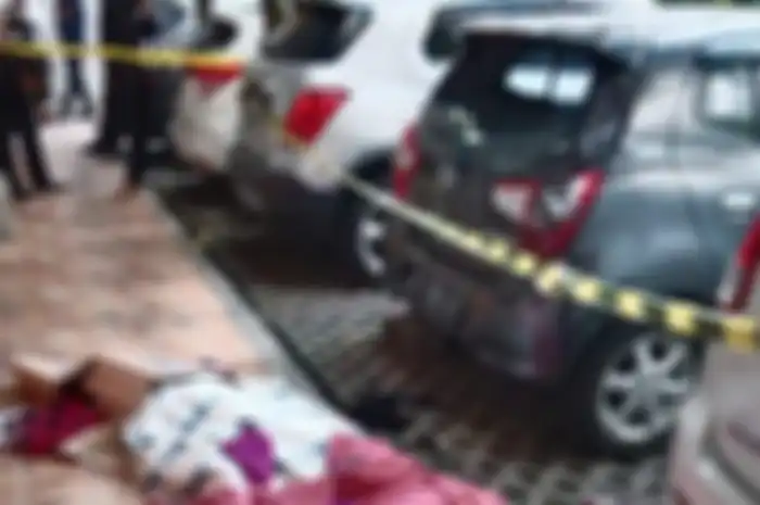 Jasad Novi Amelia (35) yang bunuh diri dari lantai 8 apartemen Kalibata City, Pancoran, Jakarta Selatan, pada Rabu (16/2/2022) pagi.