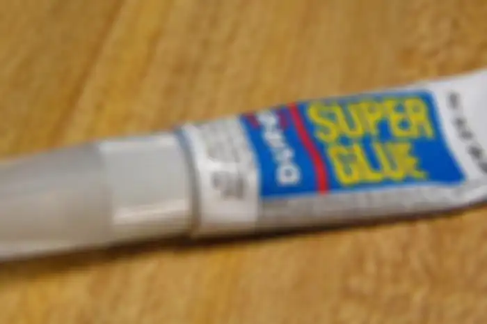 Ilustrasi lem super