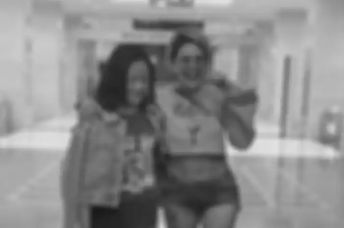Nikita Mirzani bersama anaknya, Lolly