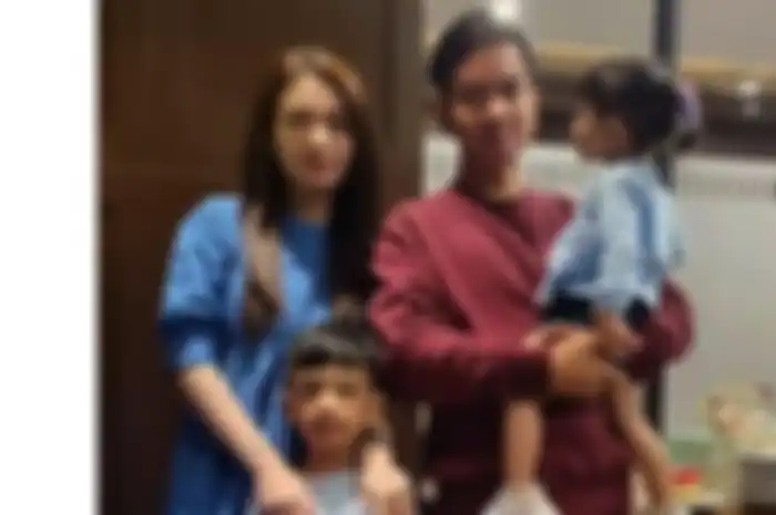 Gibran Rakabuming Raka, tidak bisa hadir menjadi inspektur upacara HUT ke-22 Kota Solo, karena menemani Le Lembah Manah yang dirawat di rumah sakit. 