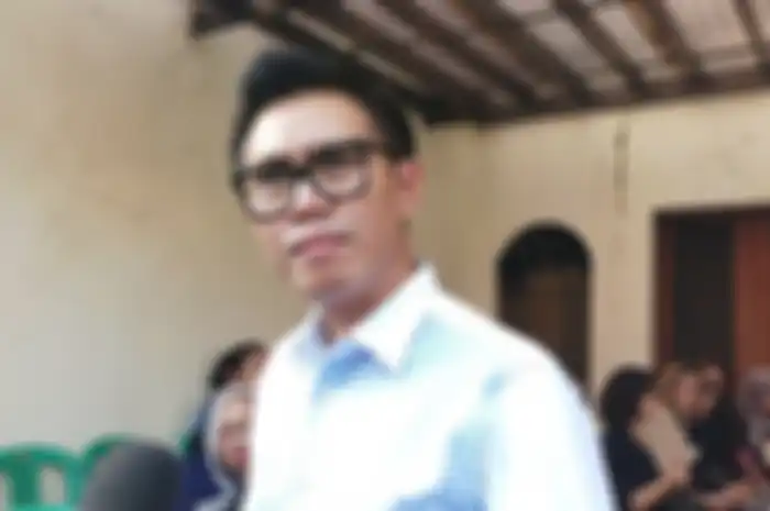 Komedian Eko Patrio saat ditemui di rumah duka suami Intan RJ, Indra Utama, Kebon Jeruk, Jakarta Barat, Sabtu (14/3/2020).