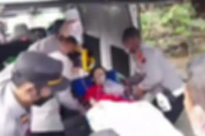 Sinta Aulia penderita tumor kaki dijemput kapolri