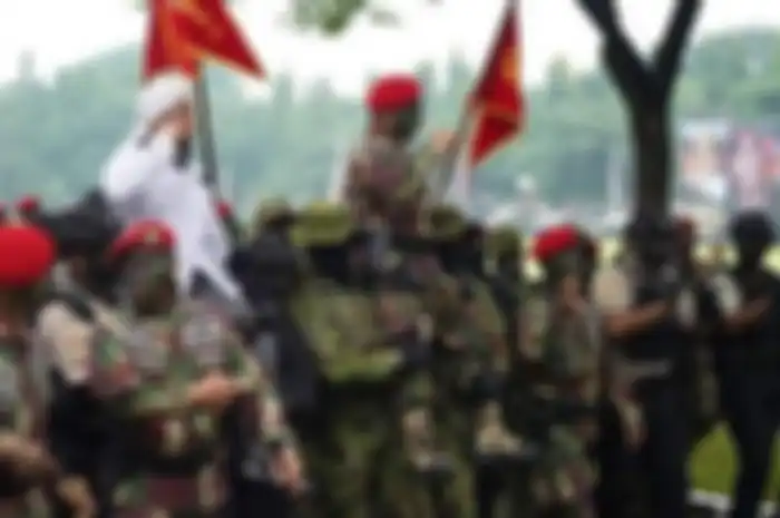 Jenderal Dudung Abdurachman kerap ditemani Habib Husein Ba'agil. Katanya, Dudung mengislamkan 150 orang Timor Timur.
