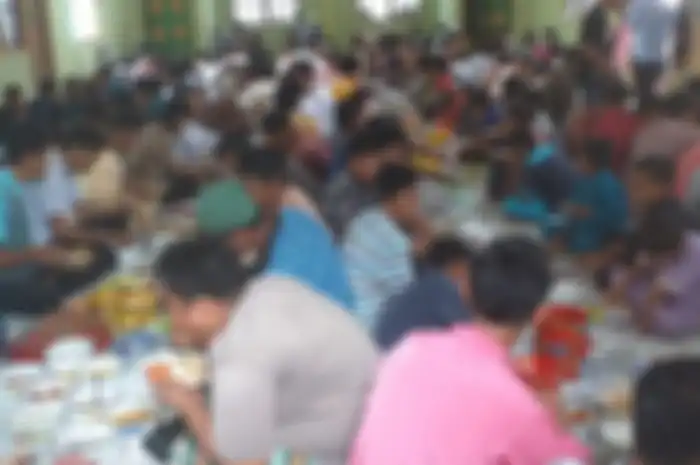 Tradisi 'Makan Bajambau' di Dusun Jawi-Jawi Desa Koto Perambahan, Kecamatan Kampa, Kabupaten Kampar, Riau, Jumat (3/5/2019), dalam rangka menyambut bulan suci ramadhan.