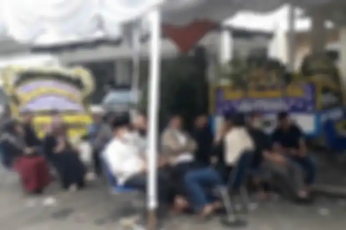 Suasana Rumah Duka Vanessa Angel dan Bibi Ardhiansyah pukul 06.55 WIB, Jumat (5/11/2021). Tetangga berdatangan mengaji.